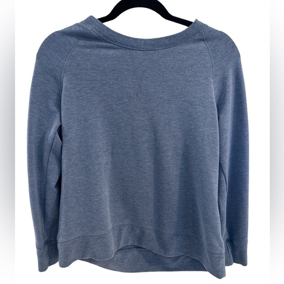 L.L.Bean Women’s Light Crewneck Sweatshirt Blue Medium Excellent - Picture 1 of 3